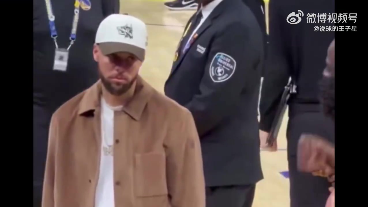 奇异果体育析-解说：追梦穿大花袄真有1234我爱勇士那味道 勇士坏在今天他上了